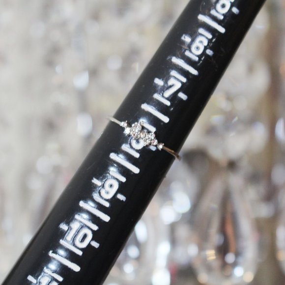 Simple Minimalist Diamond Flowline Ring size 8 💔 - Picture 3 of 10